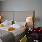 Hotel De L'universite 3*