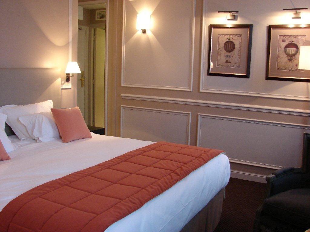 Hotel De L'universite 3*