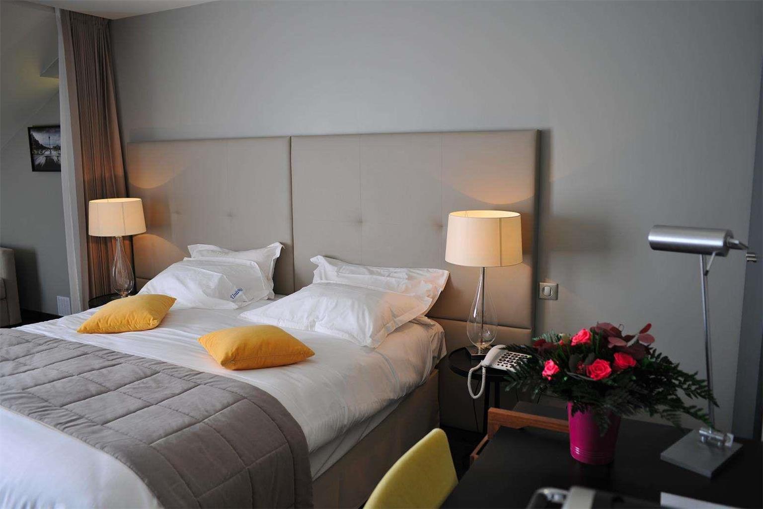 Hotel De L'universite 3*