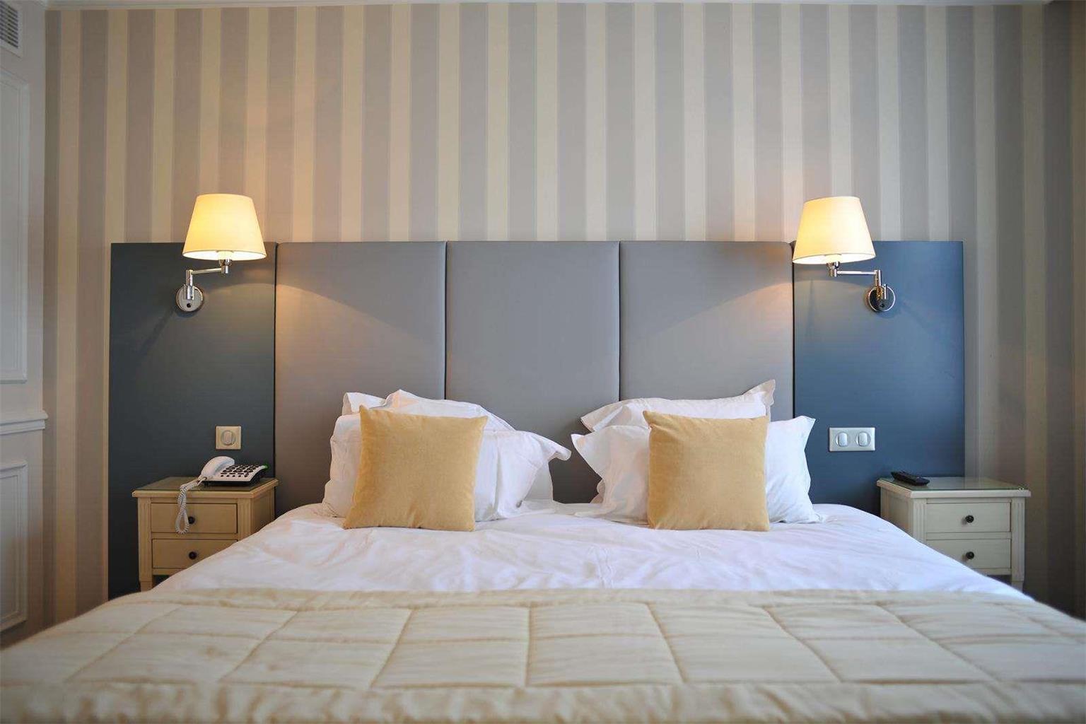Hotel De L'universite 3*