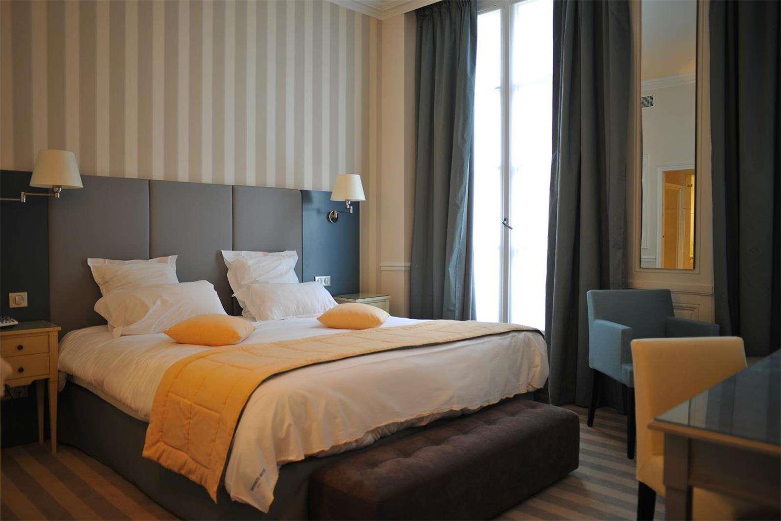 De L'universite 3* Paris