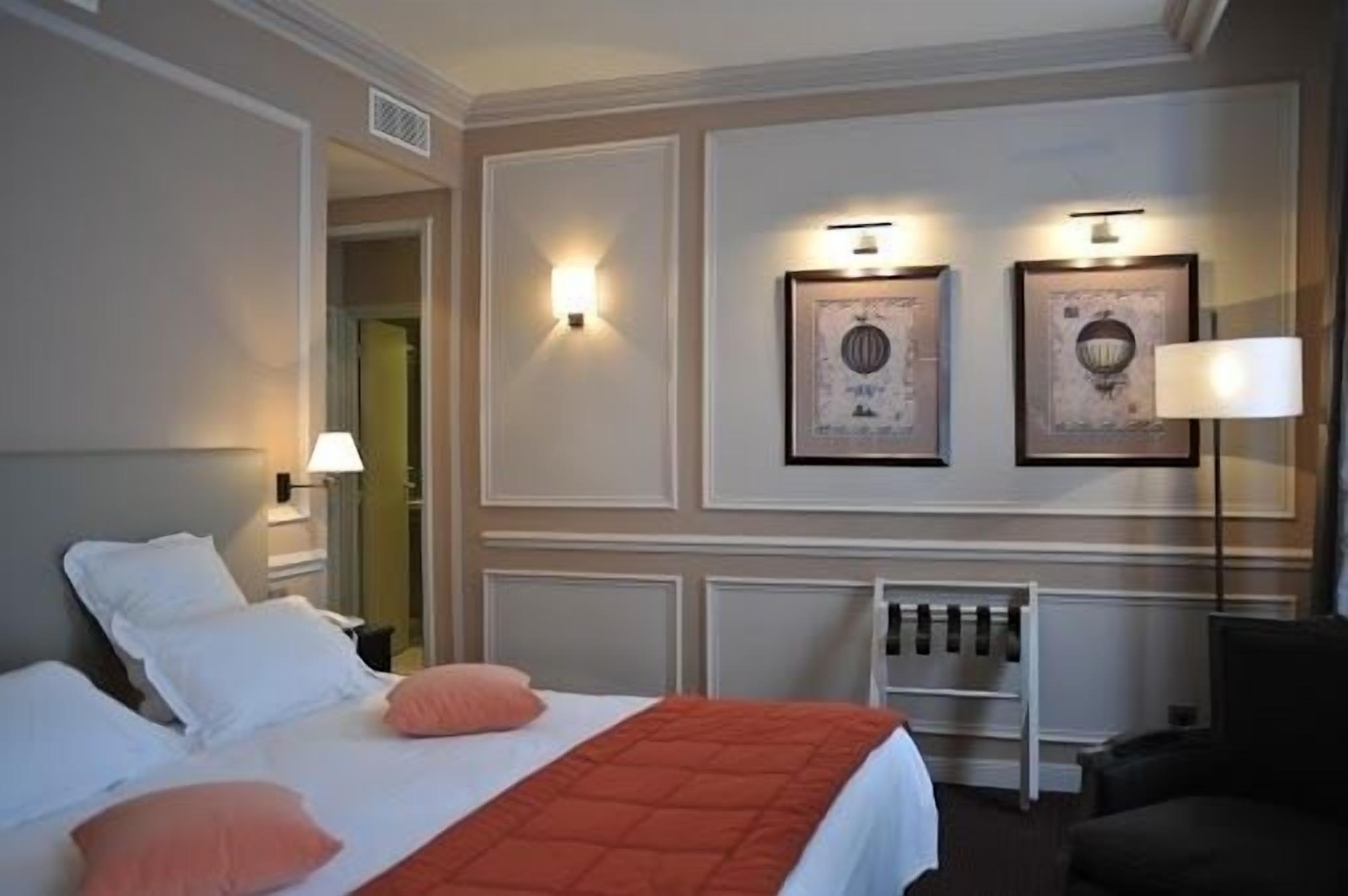 De L'universite Hotel 3*